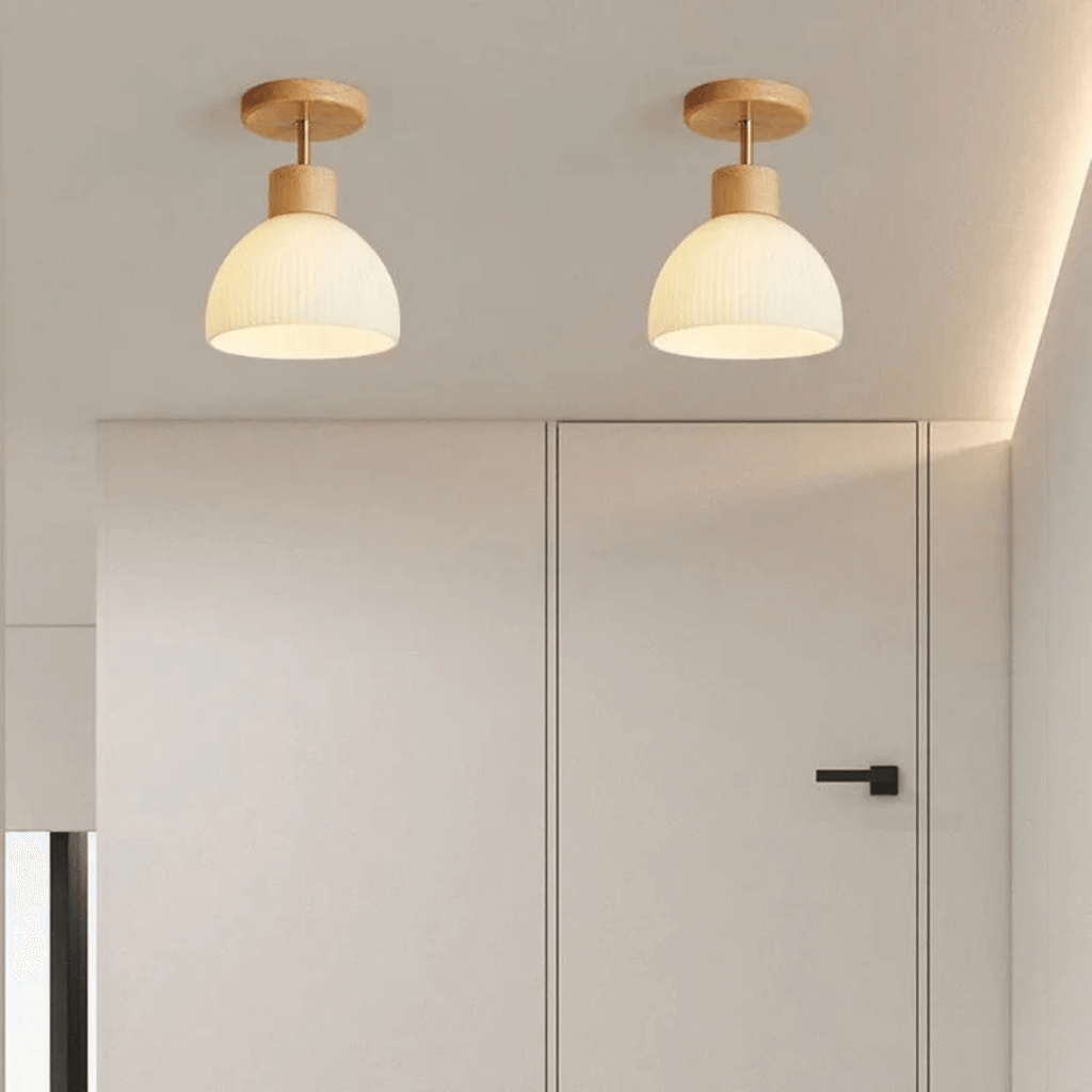 Zeitgenössische Hängeleuchte aus Mattglas in Goldfinish