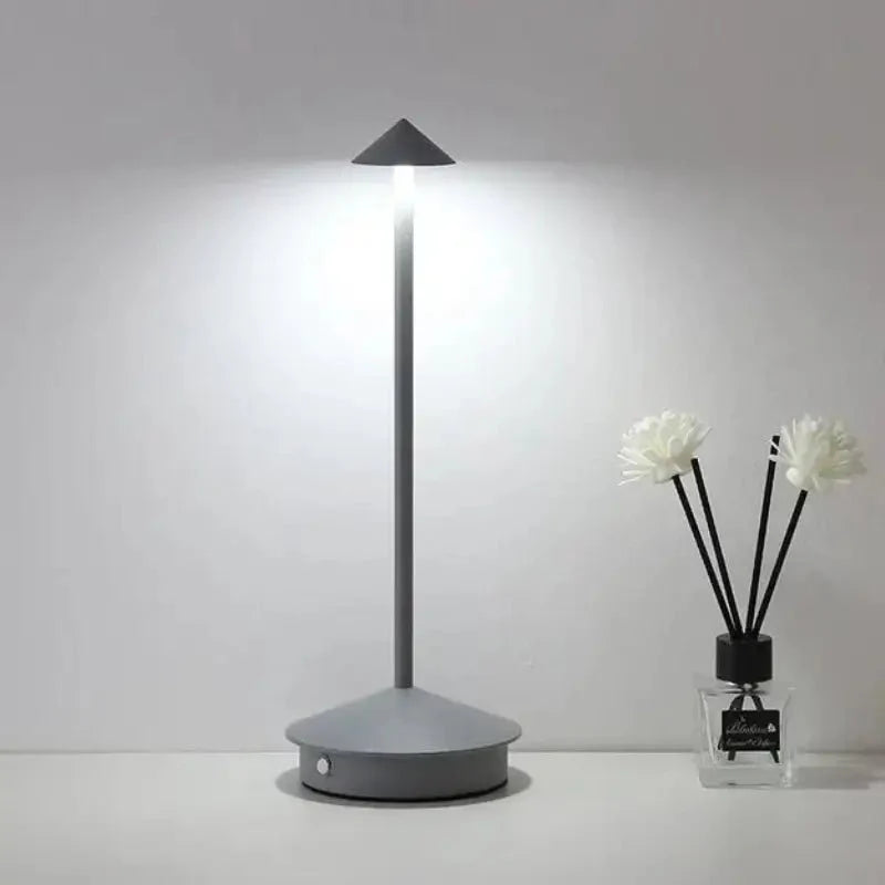 Kabellose Tischlampe – Wiederaufladbare LED Designleuchte
